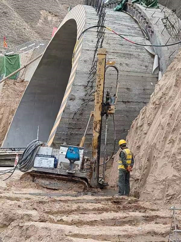 兰州兰皋铁路隧道口路基加固